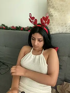 Snapshot of cloe_small chatting on December 2024 09:41:01 PM cloe small online show from December 2024 09:41:01 PM