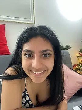 Snapshot of cloe_small chatting on December 2024 03:43:01 AM cloe small online show from December 2024 03:43:01 AM