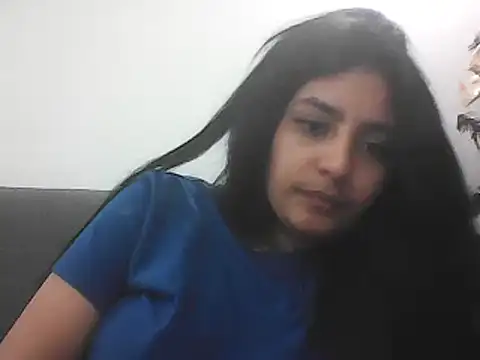 Snapshot of cloe_small chatting on December 2024 11:33:02 AM cloe small online show from December 2024 11:33:02 AM