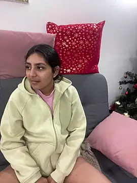 Snapshot of cloe_small chatting on December 2024 06:14:01 AM cloe small online show from December 2024 06:14:01 AM