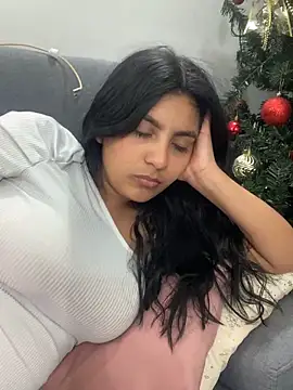 Snapshot of cloe_small chatting on January 2025 09:34:02 AM cloe small online show from January 2025 09:34:02 AM