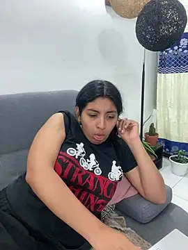 Snapshot of cloe_small chatting on January 2025 07:46:01 AM cloe small online show from January 2025 07:46:01 AM