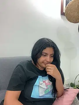 Snapshot of cloe_small chatting on January 2025 11:26:02 AM cloe small online show from January 2025 11:26:02 AM