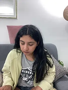 Snapshot of cloe_small chatting on January 2025 04:23:02 AM cloe small online show from January 2025 04:23:02 AM