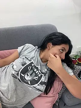 Snapshot of cloe_small chatting on January 2025 10:29:02 AM cloe small online show from January 2025 10:29:02 AM
