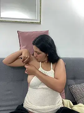 Snapshot of cloe_small chatting on January 2025 06:41:02 AM cloe small online show from January 2025 06:41:02 AM