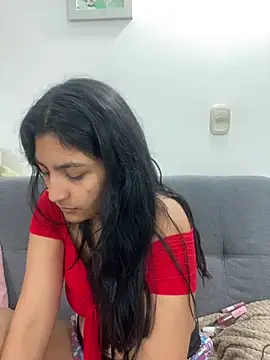 Snapshot of cloe_small chatting on January 2025 06:46:02 AM cloe small online show from January 2025 06:46:02 AM