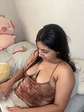 Snapshot of cloe_small chatting on February 2025 08:44:02 PM cloe small online show from February 2025 08:44:02 PM