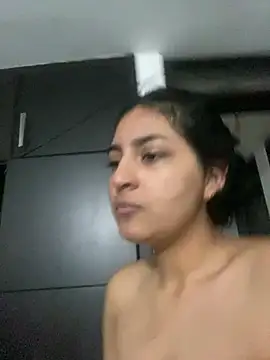 Snapshot of cloe_small chatting on March 2025 01:26:01 AM cloe small online show from March 2025 01:26:01 AM