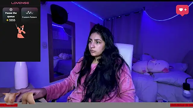 Snapshot of cloe_small chatting on October 2025 07:29:01 AM cloe small online show from October 2025 07:29:01 AM