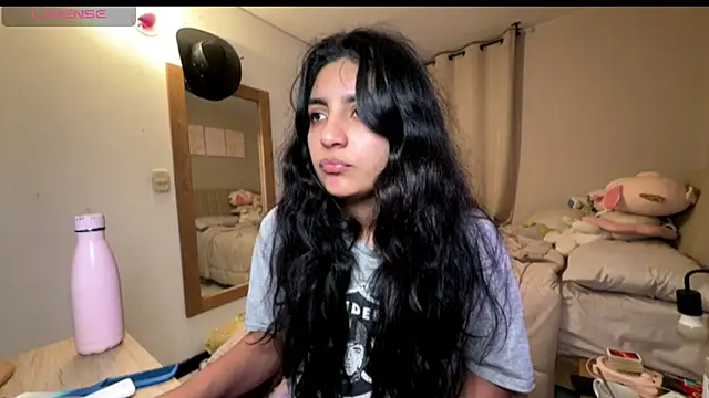 Snapshot of cloe_small chatting on October 2025 04:59:02 AM cloe small online show from October 2025 04:59:02 AM