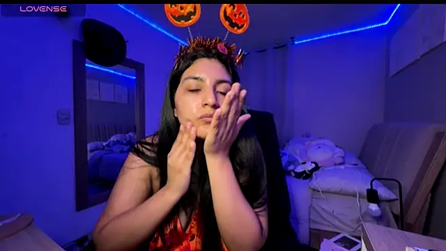 Snapshot of cloe_small chatting on October 2025 12:55:02 AM cloe small online show from October 2025 12:55:02 AM