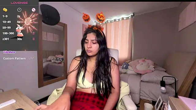 Snapshot of cloe_small chatting on October 2025 08:42:02 PM cloe small online show from October 2025 08:42:02 PM