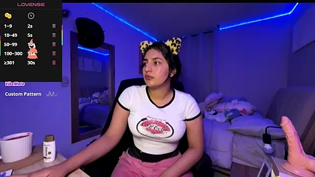 Snapshot of cloe_small chatting on October 2025 02:08:02 AM cloe small online show from October 2025 02:08:02 AM