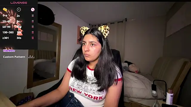 Snapshot of cloe_small chatting on October 2025 02:15:01 AM cloe small online show from October 2025 02:15:01 AM