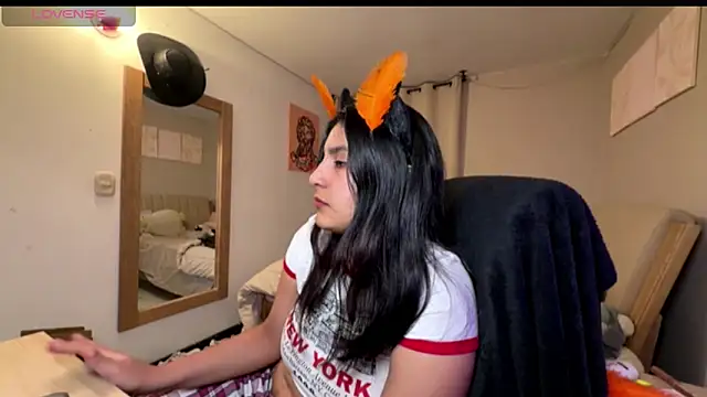 Snapshot of cloe_small chatting on October 2025 03:53:02 AM cloe small online show from October 2025 03:53:02 AM