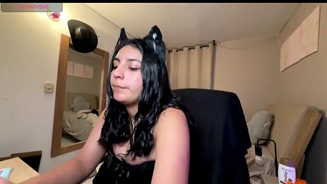 Snapshot of cloe_small chatting on October 2025 01:18:01 AM cloe small online show from October 2025 01:18:01 AM