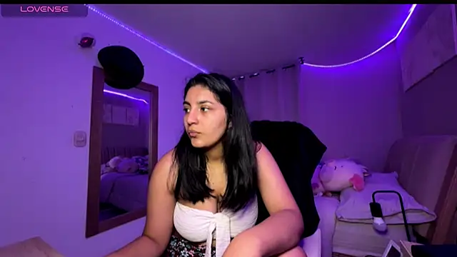 Snapshot of cloe_small chatting on November 2025 02:43:02 AM cloe small online show from November 2025 02:43:02 AM