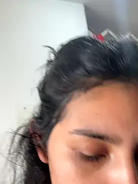 Snapshot of cloe_small chatting on November 2025 02:24:02 PM cloe small online show from November 2025 02:24:02 PM