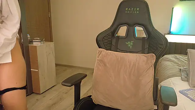 Snapshot of joycesilver chatting on December 2025 09:29:01 AM joycesilver online show from December 2025 09:29:01 AM