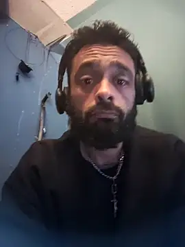 Snapshot of C8L3U chatting on December 2024 07:43:01 AM C8L3U online show from December 2024 07:43:01 AM