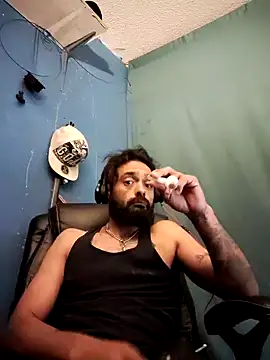 Snapshot of C8L3U chatting on December 2024 08:44:02 AM C8L3U online show from December 2024 08:44:02 AM