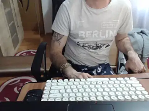 uncutguy01 online show from March 2025 03:42:02 PM