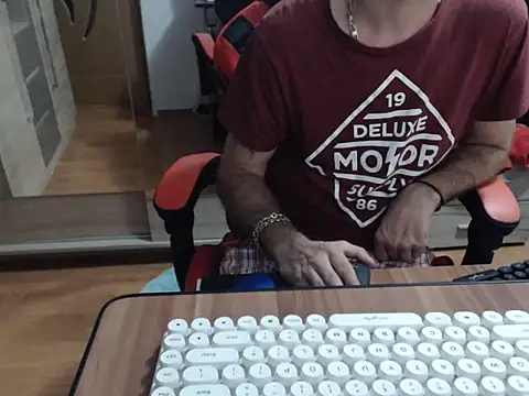 uncutguy01 online show from September 2025 04:17:01 PM