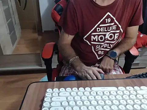 uncutguy01 online show from September 2025 05:18:02 AM