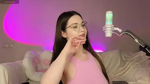 Snapshot of AokiAnna chatting on October 2025 09:09:01 AM AokiAnna online show from October 2025 09:09:01 AM