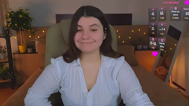 Snapshot of Viola__Shy chatting on March 2026 09:20:02 PM Viola Shy online show from March 2026 09:20:02 PM