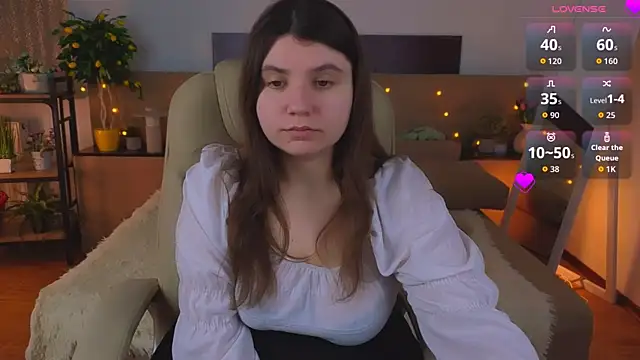 Snapshot of Viola__Shy chatting on May 2026 08:16:02 PM Viola Shy online show from May 2026 08:16:02 PM
