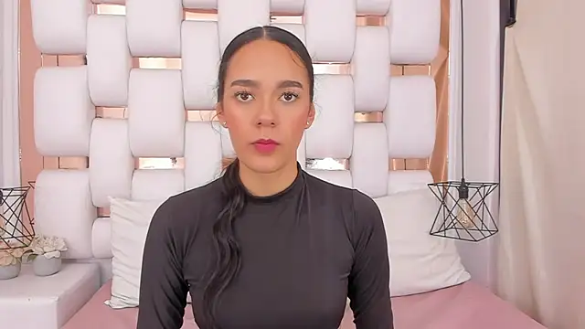 EmmyCruzZ online show from January 2026 07:17:01 PM