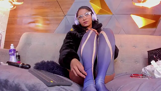 Snapshot of sarah_banks1 chatting on January 2025 10:15:02 PM sarah banks1 online show from January 2025 10:15:02 PM