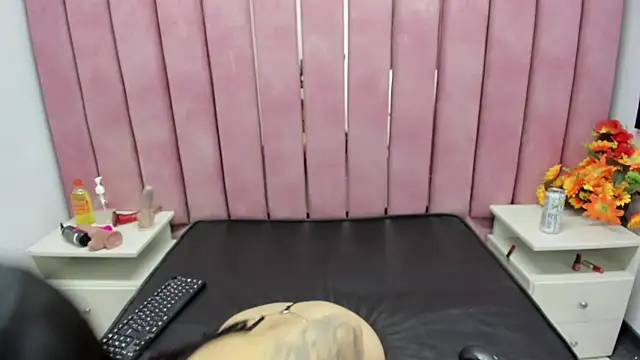 Snapshot of ChloeRosey chatting on November 2025 03:49:02 AM ChloeRosey online show from November 2025 03:49:02 AM