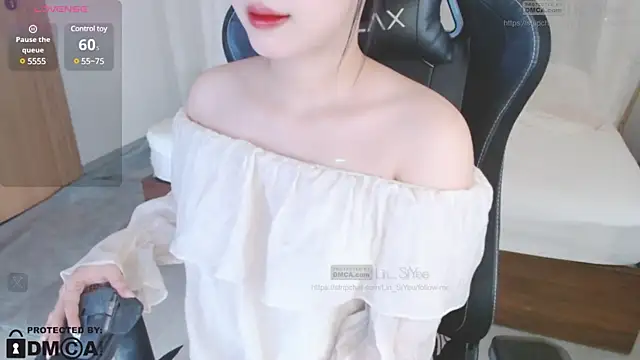 Snapshot of Lin_SiYee chatting on January 2025 01:42:02 AM Lin SiYee online show from January 2025 01:42:02 AM