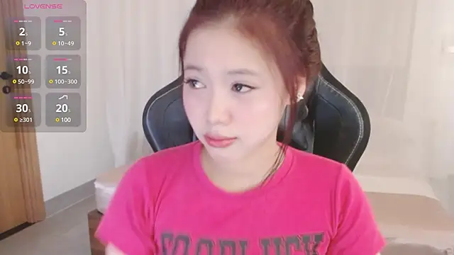 Snapshot of Lin_SiYee chatting on March 2025 05:11:01 AM Lin SiYee online show from March 2025 05:11:01 AM