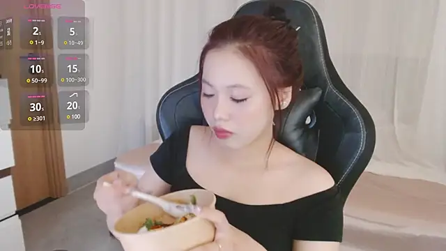 Snapshot of Lin_SiYee chatting on March 2025 04:32:01 AM Lin SiYee online show from March 2025 04:32:01 AM