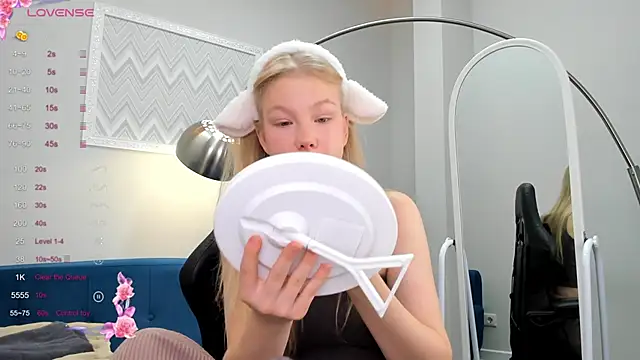 Sarra Cooper online show from December 2024 01:03:02 AM