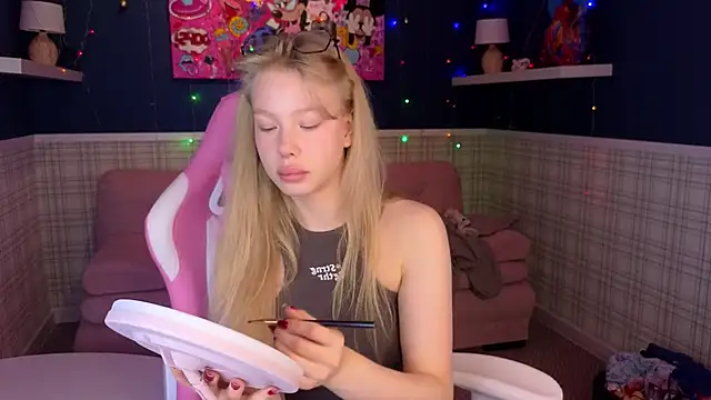 Sarra Cooper online show from December 2024 01:10:01 AM