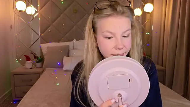 Sarra Cooper online show from December 2024 01:11:02 AM