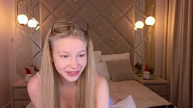 Sarra Cooper online show from December 2024 04:15:02 AM