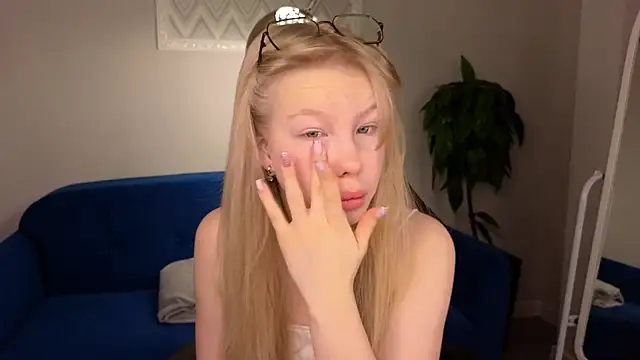 Sarra Cooper online show from December 2024 01:04:02 AM