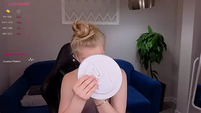 Sarra Cooper online show from February 2025 01:13:01 AM