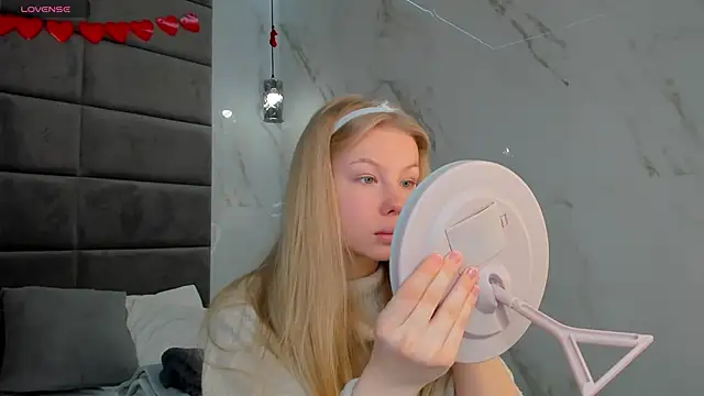 Sarra Cooper online show from March 2025 01:10:02 AM