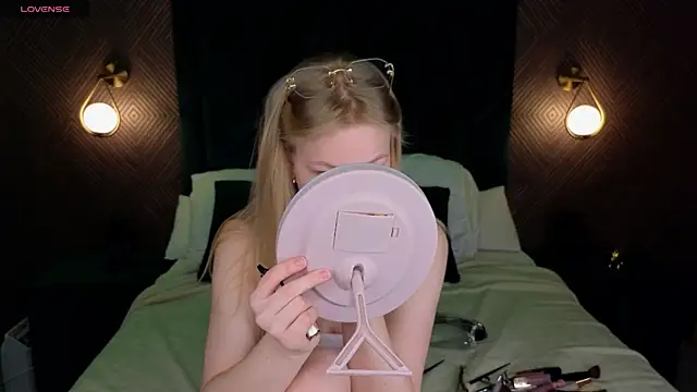 Sarra Cooper online show from March 2025 01:12:01 AM