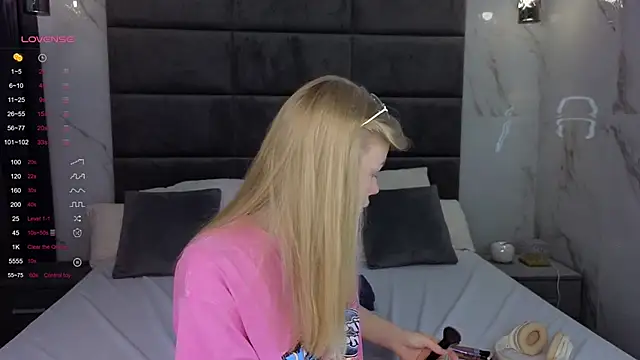 Sarra Cooper online show from March 2025 01:14:02 AM