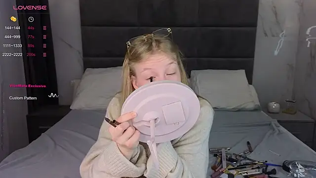 Sarra Cooper online show from March 2025 01:16:01 AM