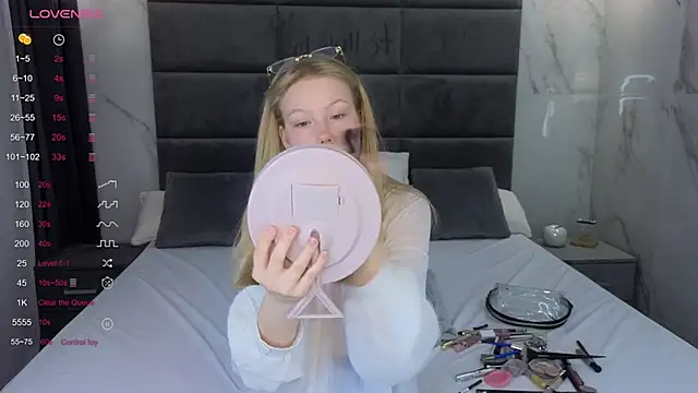 Sarra Cooper online show from March 2025 01:24:02 AM