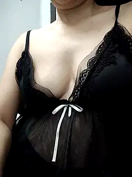 Snapshot of Haralushiaaa chatting on October 2025 05:05:01 AM Haralushiaaa online show from October 2025 05:05:01 AM